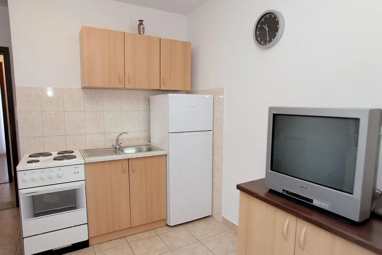 Apartments Iva Τρογκίρ