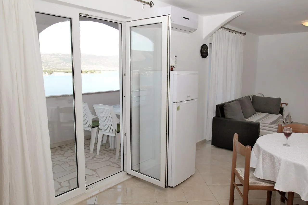 Apartments Iva Τρογκίρ 0*,  Κροατία