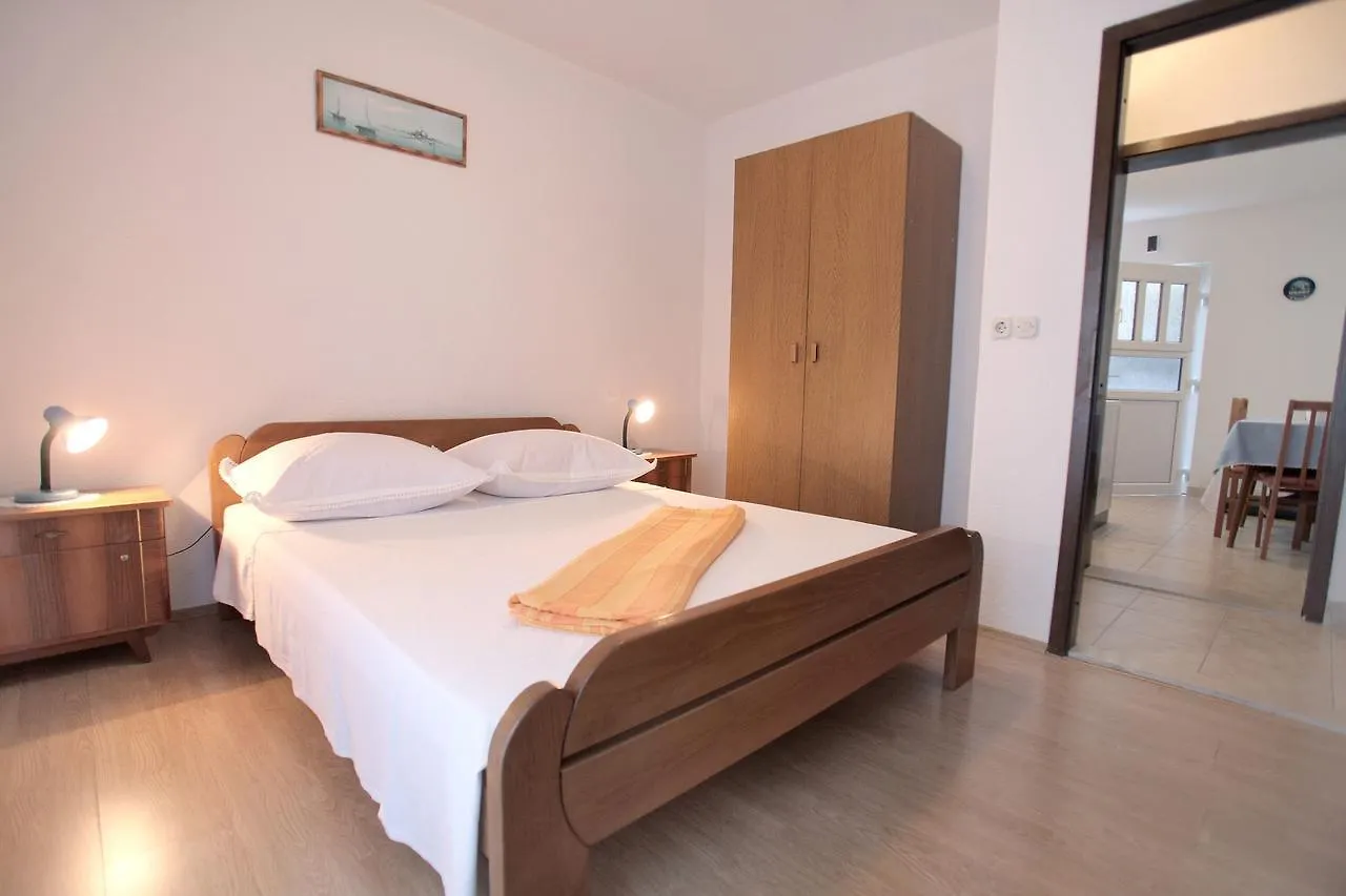 Apartments Iva Τρογκίρ 0*,  Κροατία