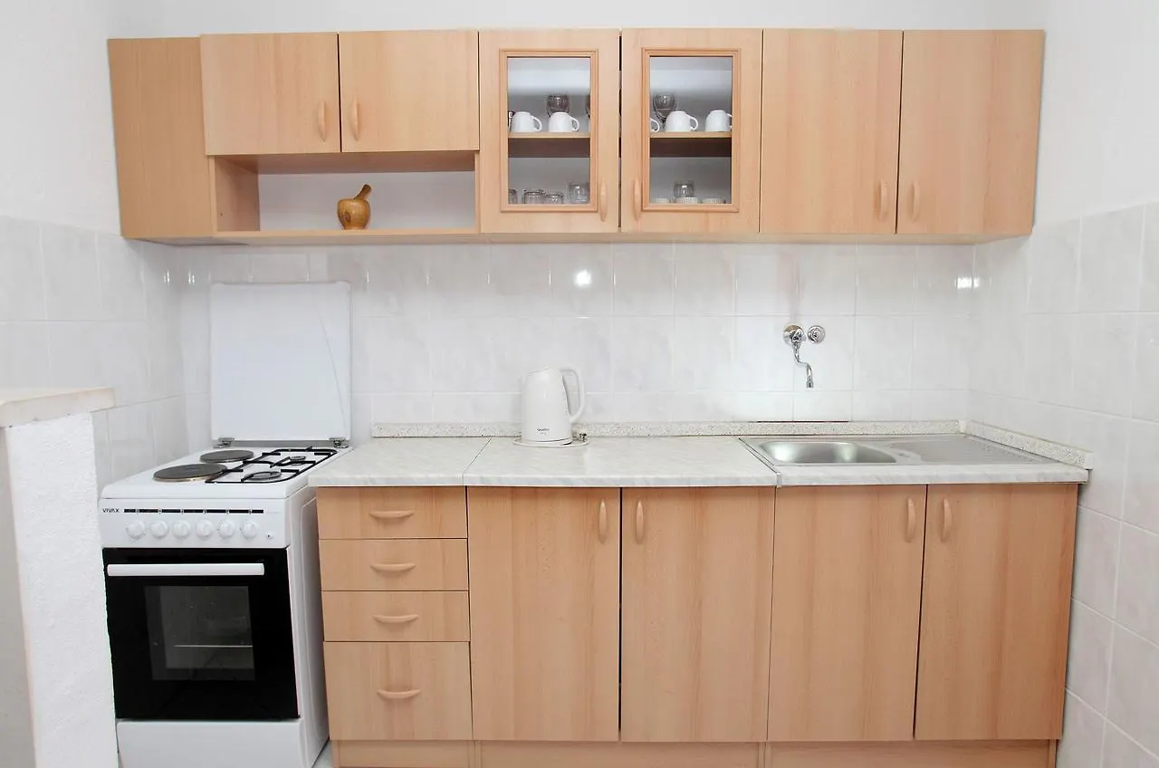 Apartments Iva Τρογκίρ